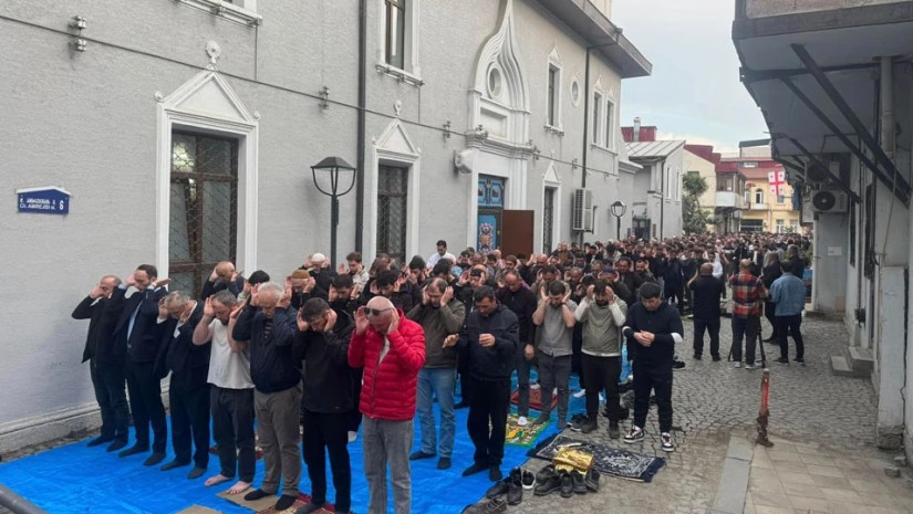 ბათუმში ქართველმა მუსლიმებმა რამაზან ბაირამის დღესასწაული აღნიშნეს