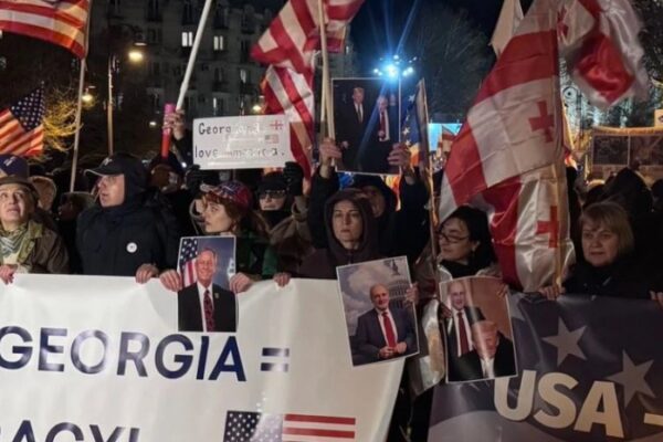 “აშშ საქართველოს გვერდით დგას!” – ჯო უილსონი MEGOBARI Act-ის მხარდამჭერ მარშს ეხმიანება