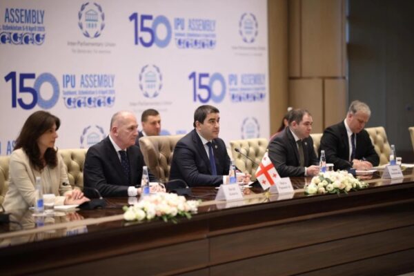 შალვა პაპუაშვილი უზბეკეთის სენატის თავმჯდომარეს შეხვდა და საქართველოში მოიწვია