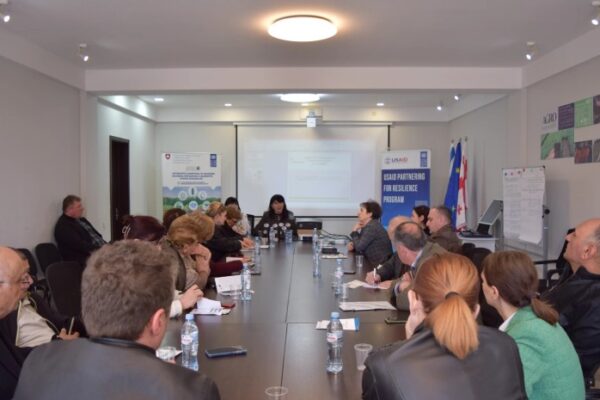 მეფუტკრეებს სოფლის მეურნეობის სახელმწიფო ლაბორატორიის წარმომადგენლები შეხვდნენ მეფუტკრეებს სოფლის მეურნეობის სახელმწიფო ლაბორატორიის წარმომადგენლები შეხვდნენ