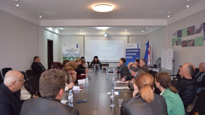 მეფუტკრეებს სოფლის მეურნეობის სახელმწიფო ლაბორატორიის წარმომადგენლები შეხვდნენ