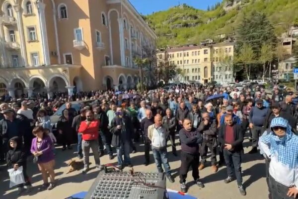 “ვაგრძელებთ აქციებს და ვიცავთ საზღვრებს” – ჭიათურაში საპროტესტო აქცია გაიმართა