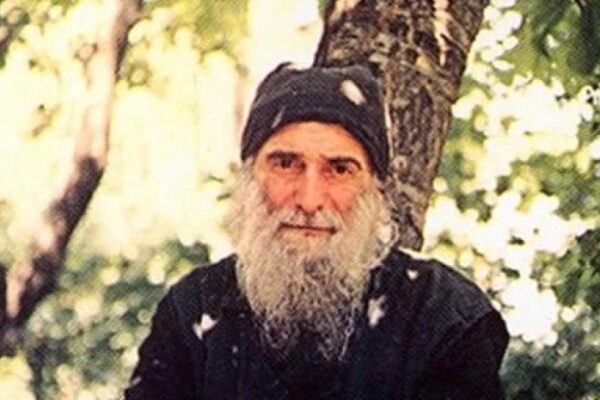 თუ მხოლოდ გზის ფული გვაქვს და მათხოვარმა გვთხოვა, როგორ მოვიქცეთ? – ნახეთ, მამა გაბრიელის პასუხი