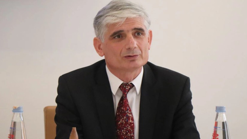 ქუთაისის საერთაშორისო უნივერსიტეტის რექტორი, გია ხუბუა თანამდებობას ტოვებს