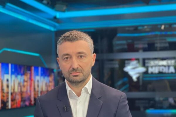 არ არის აუცილებელი, რუსული დროშები იყოს რუსთაველზე. რუსული მიდგომებია რუსეთი – რესან ქიქავა