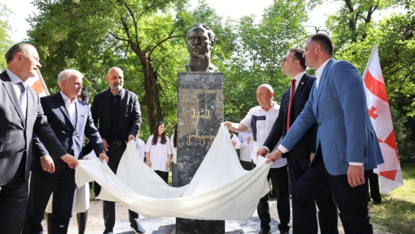 წნორში, საქართველოს ეროვნული გმირის მერაბ კოსტავას ბიუსტი საზეიმოდ გაიხსნა
