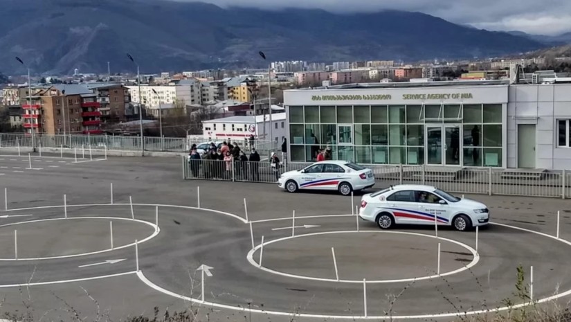 უცხოელებს მართვის მოწმობის მისაღებად საქართველოში ლეგალურად ყოფნის დადასტურება მოუწევთ