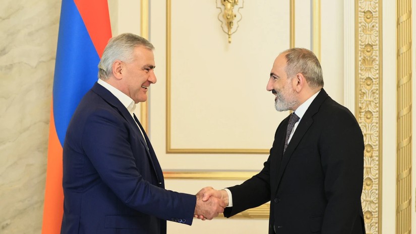 ფაშინიანი მილიარდერ სამველ კარაპეტიანისთვის სომხეთის ელექტროსისტემის ჩამორთმევას გეგმავს