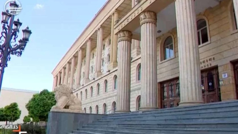 სასამართლომ მანდატურის მიმართ თავდასხმის ფაქტზე ბრალდებულ ნინო დათაშვილს აღკვეთის ღონისძიებ