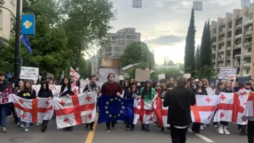 “თავისუფლება ლუკას, თათიას, ლიკას” – სტუდენტების აქცია პარლამენტთან