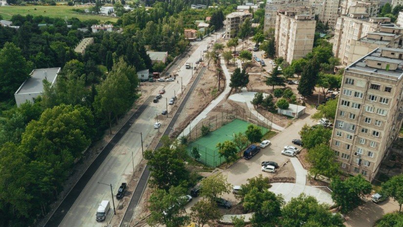 სამგორის რაიონში, მიხეილ გახოკიძის ქუჩის რეაბილიტაცია დაახლოებით სრულდება – რა კეთდება?